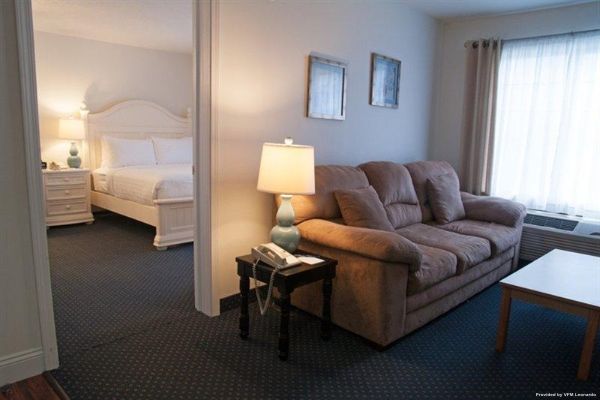 Charlevoix Inn & Suites Charlevoix